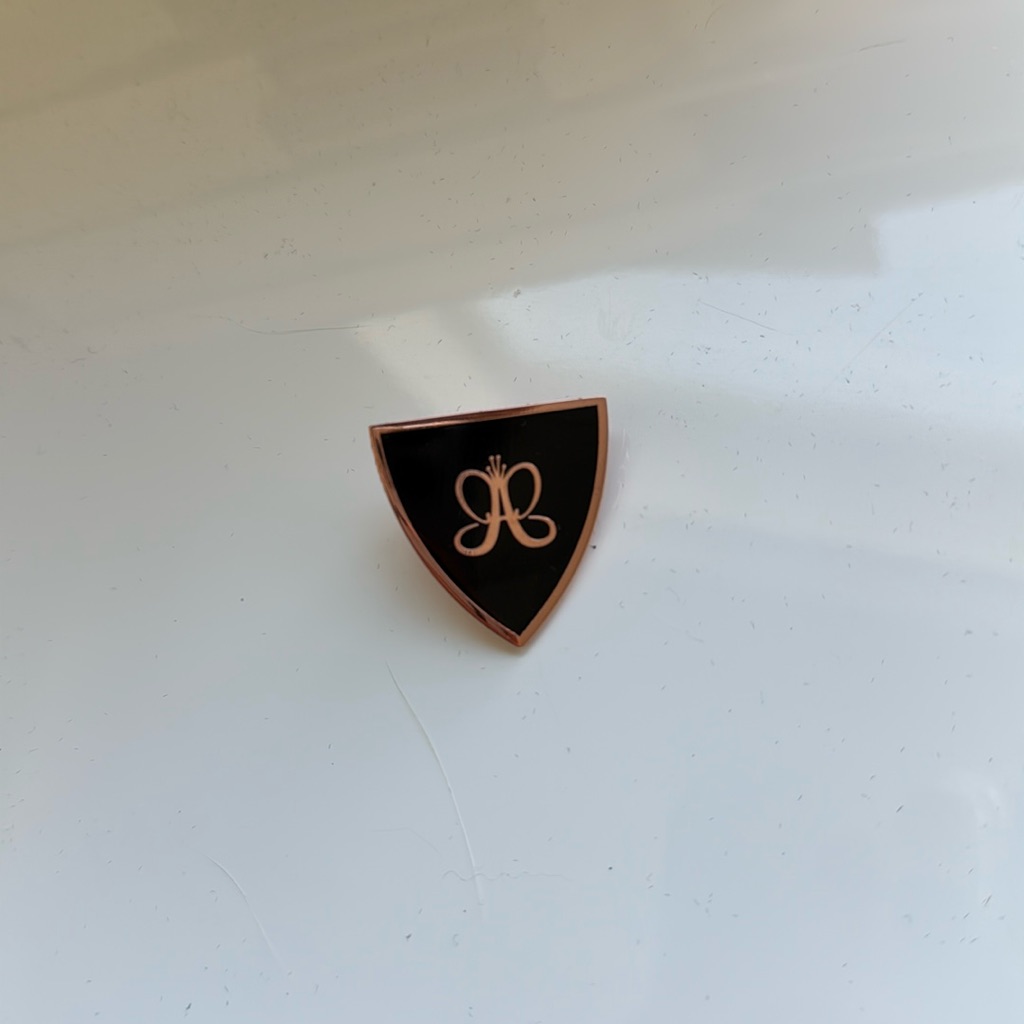 Anastasia Beverly Hills Enamel Pin 10$